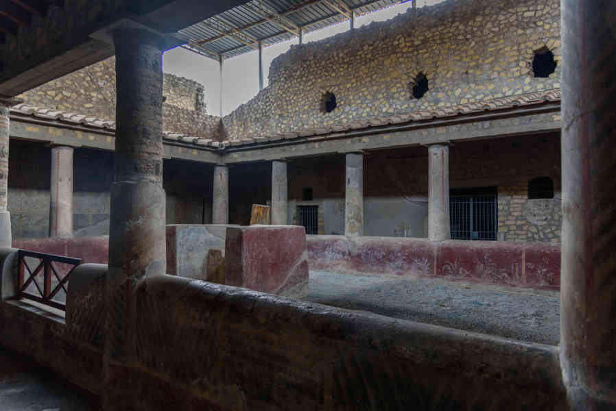 311 - Italia - Torre Annunziata - Villa Oplontis o Villa Poppea - Peristilio.jpg